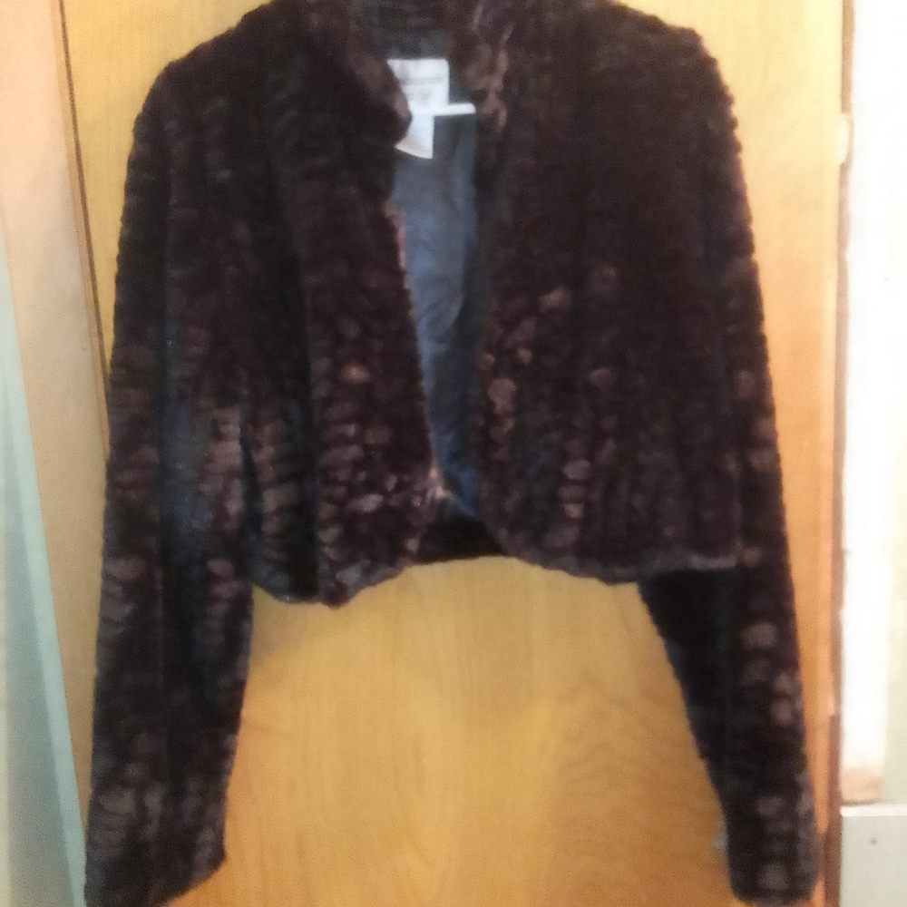 Elegant Black Scandinavian Faux Fur Crop Jacket With Eye Hook Closure Size Large